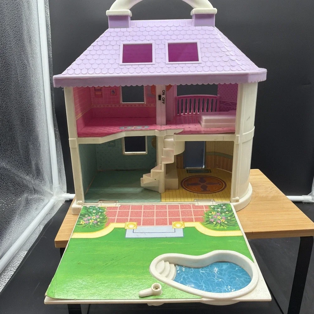 Vintage Blue-Box Toys Portable Dream House Doll House Only